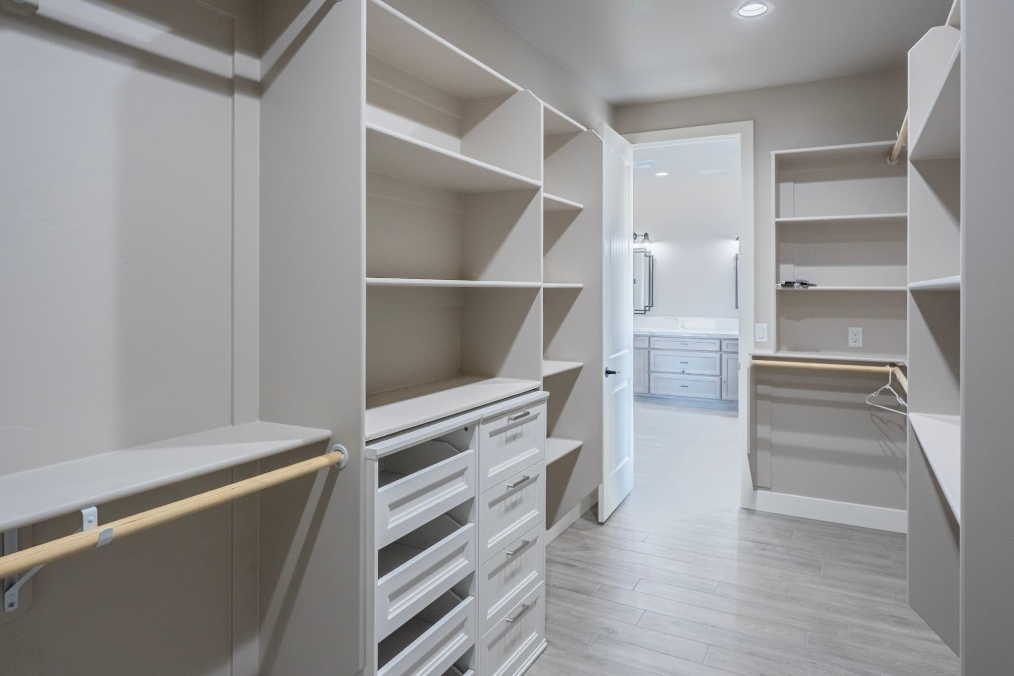 Seneca Master Closet