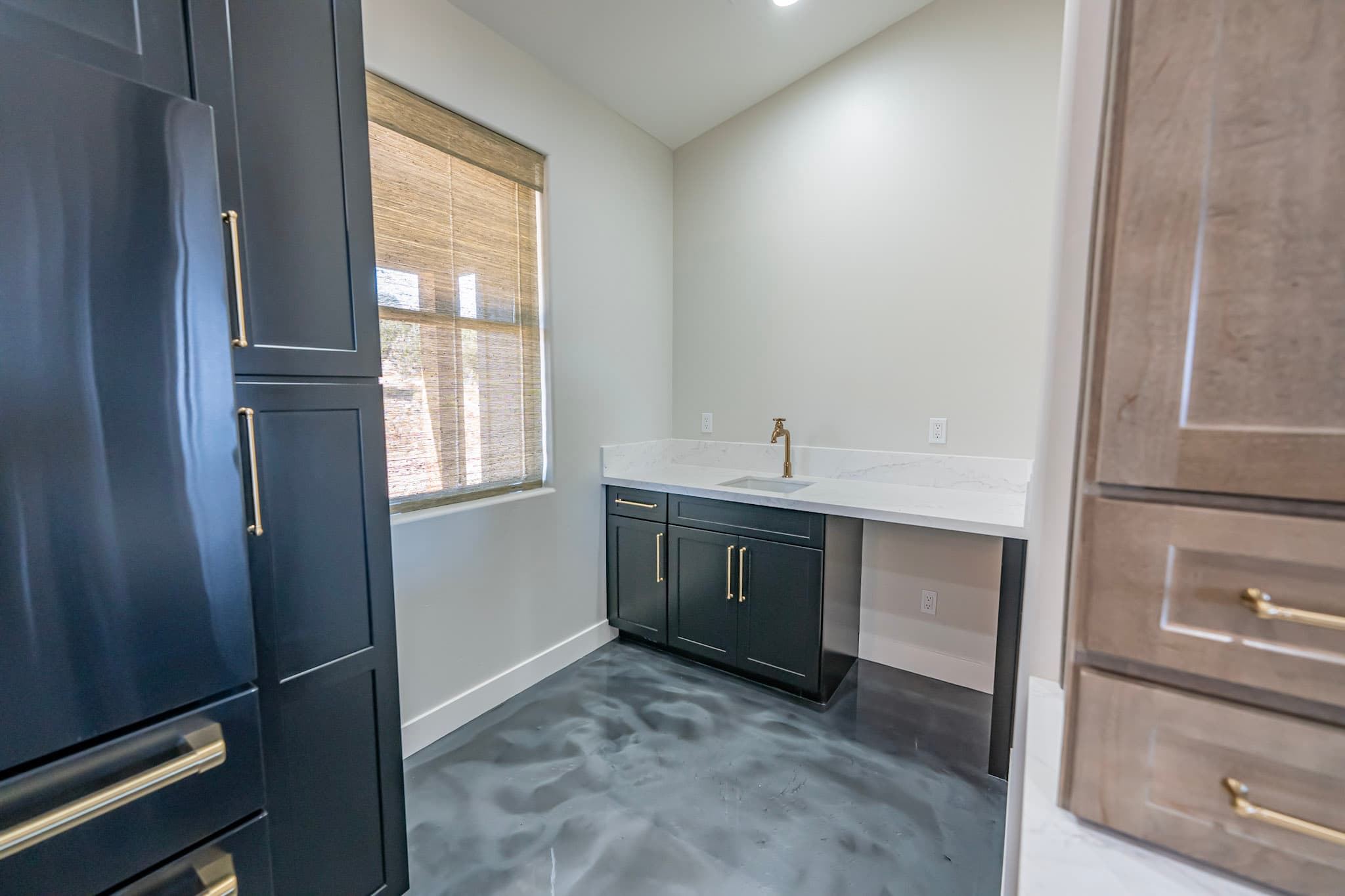 South Shore Dish Sink